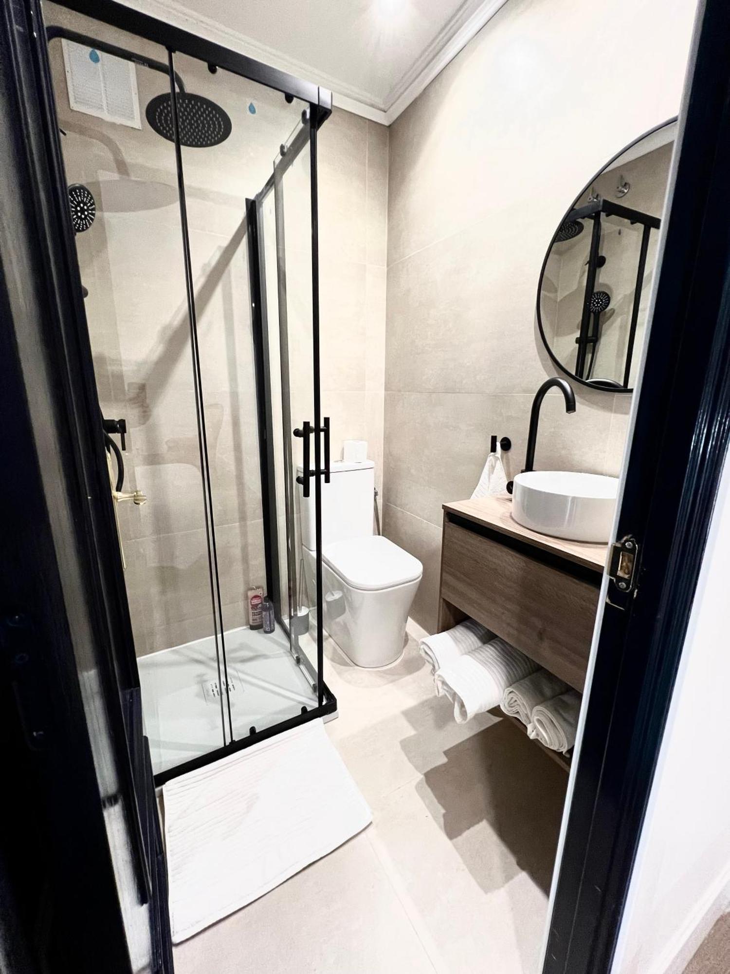 Albergue Miguel Angel Мадрид Екстериор снимка